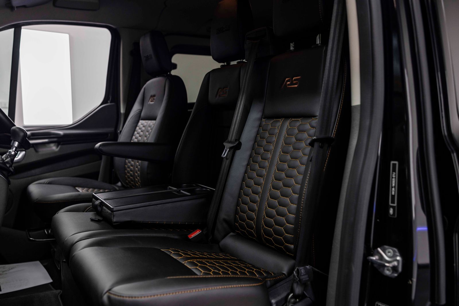 Ford Transit Custom 2.0 300 TRANSIT CUSTOM Limited Crew Van Double Cab 5dr Diesel Manual L1 H1 Euro 6 6 SEAT 170PS TMG RS SPORT 5dr Manual 2025