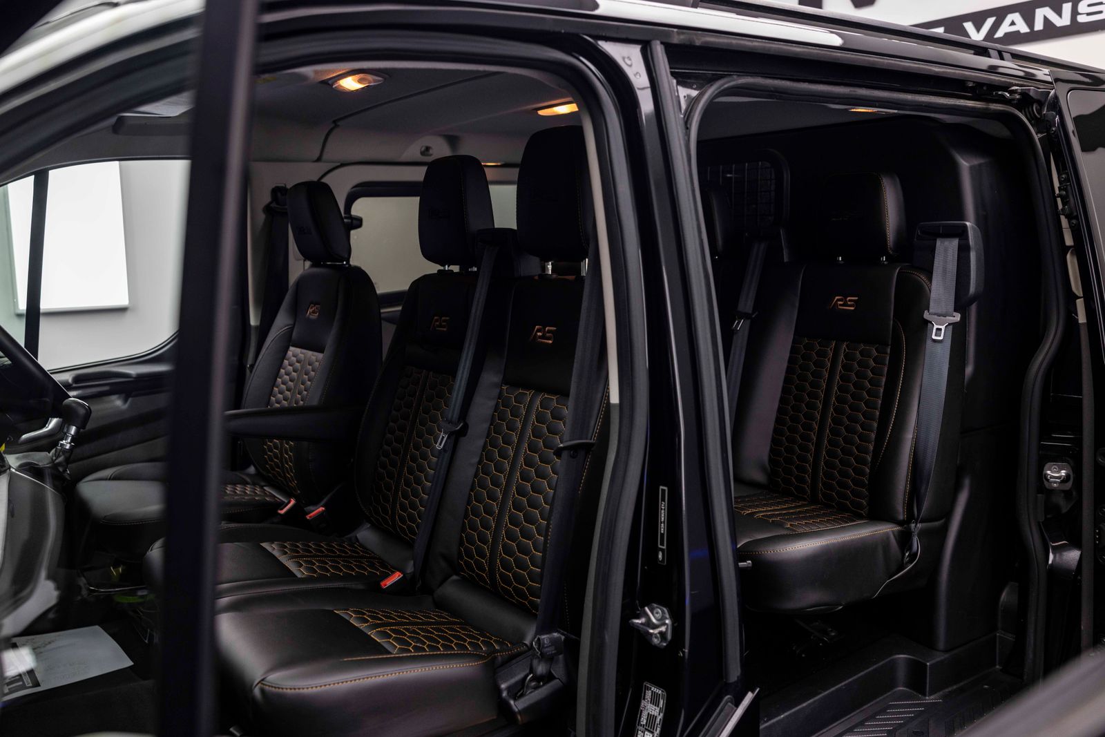 Ford Transit Custom 2.0 300 TRANSIT CUSTOM Limited Crew Van Double Cab 5dr Diesel Manual L1 H1 Euro 6 6 SEAT 170PS TMG RS SPORT 5dr Manual 2025