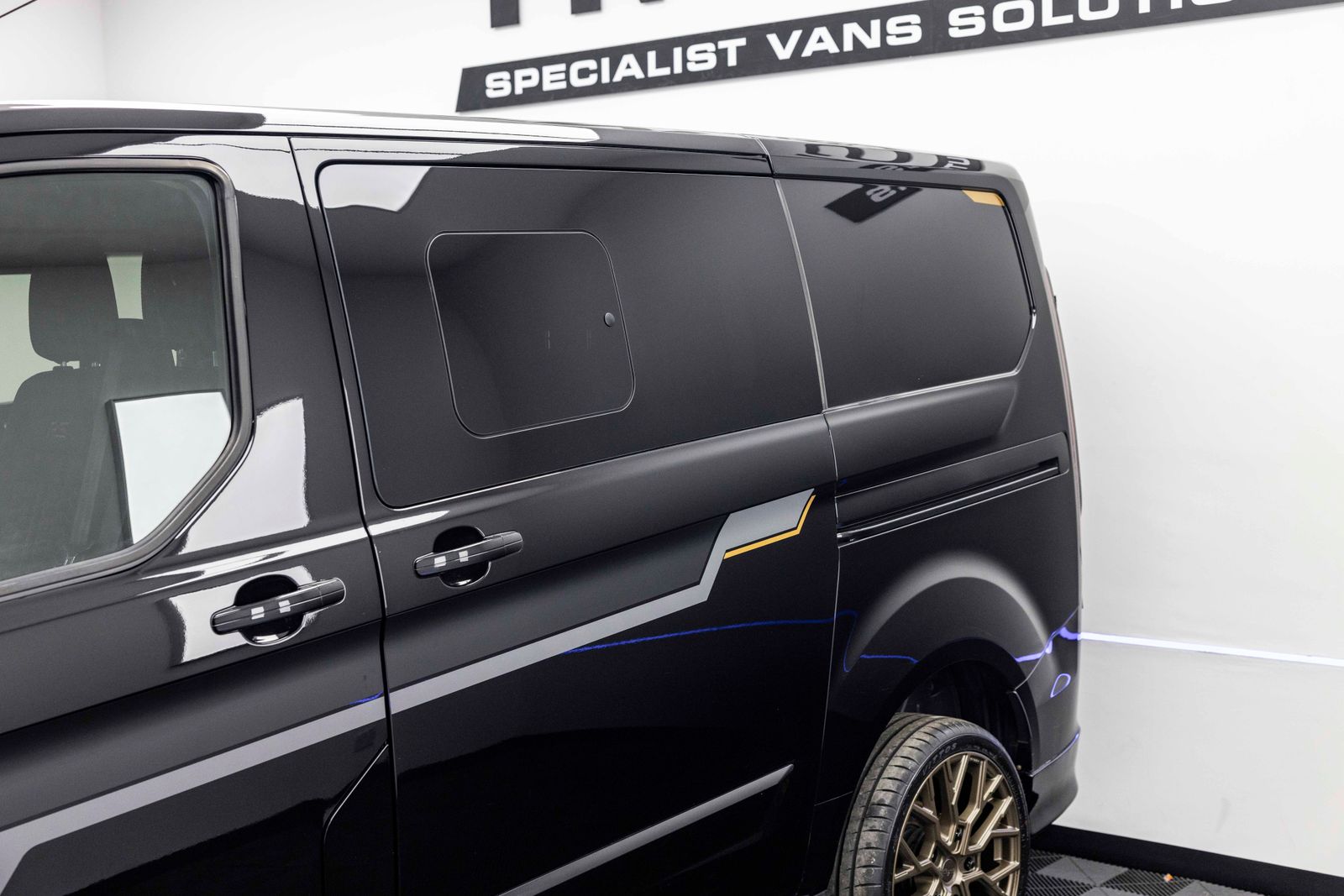 Ford Transit Custom 2.0 320 EcoBlue Limited Crew Van Double Cab 5dr Diesel Auto L1 H1 Euro 6 185PS TMG RS SPORT 5dr Automatic 2025