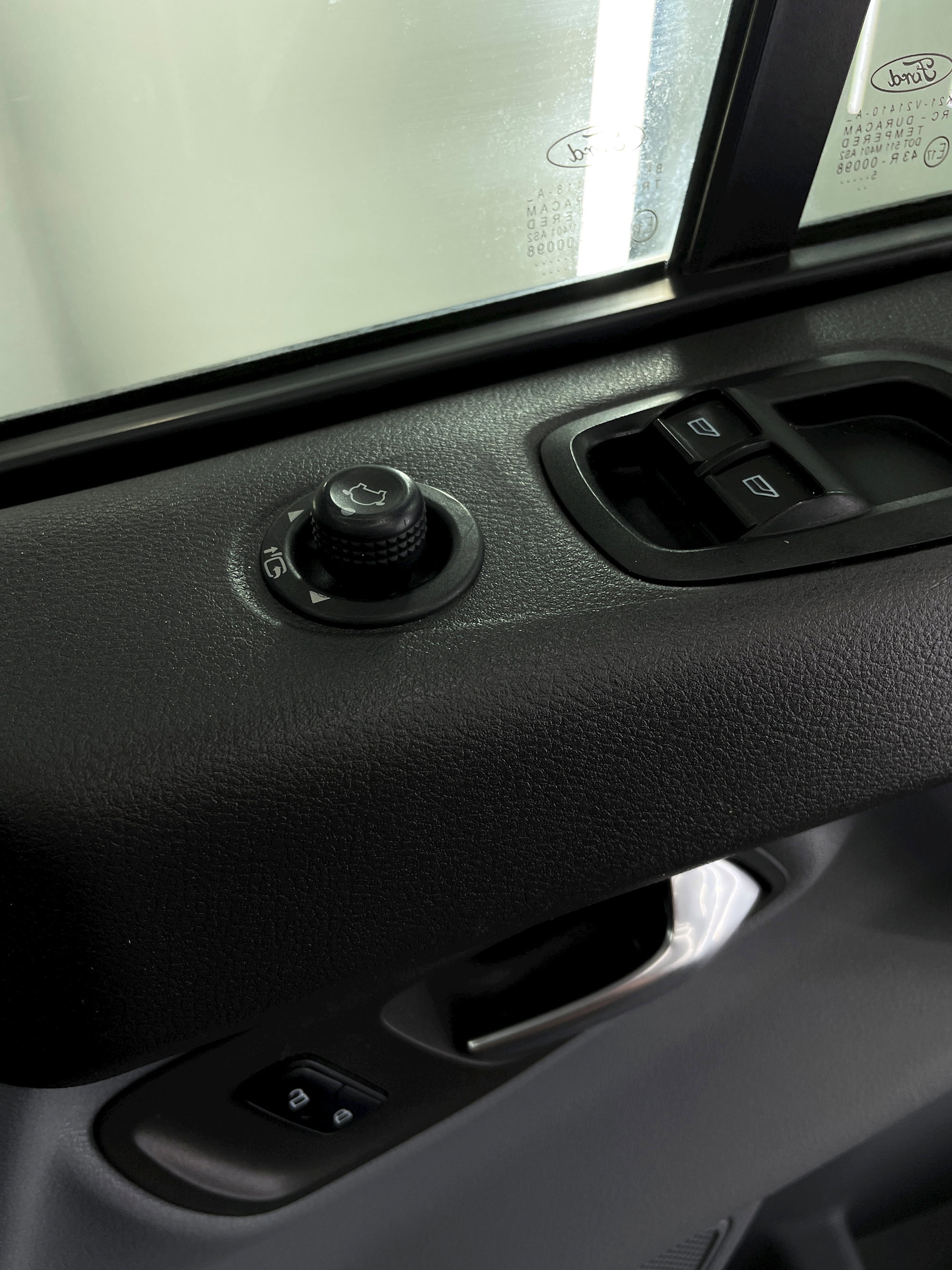 Ford Transit Custom 270 LIMITED LR P/V 0dr Manual 2026