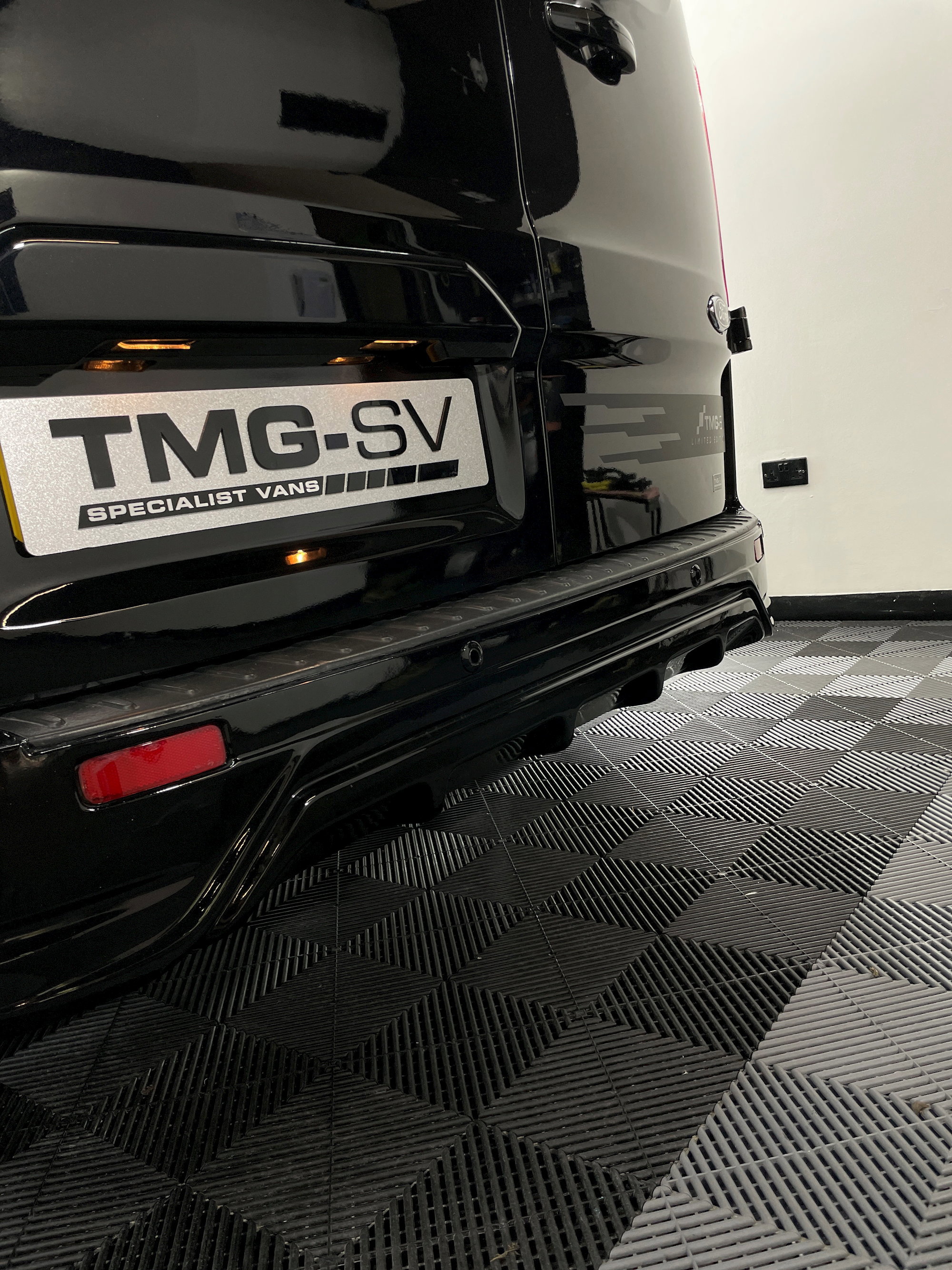 Ford Transit Custom 270 LIMITED LR P/V 0dr Manual 2026