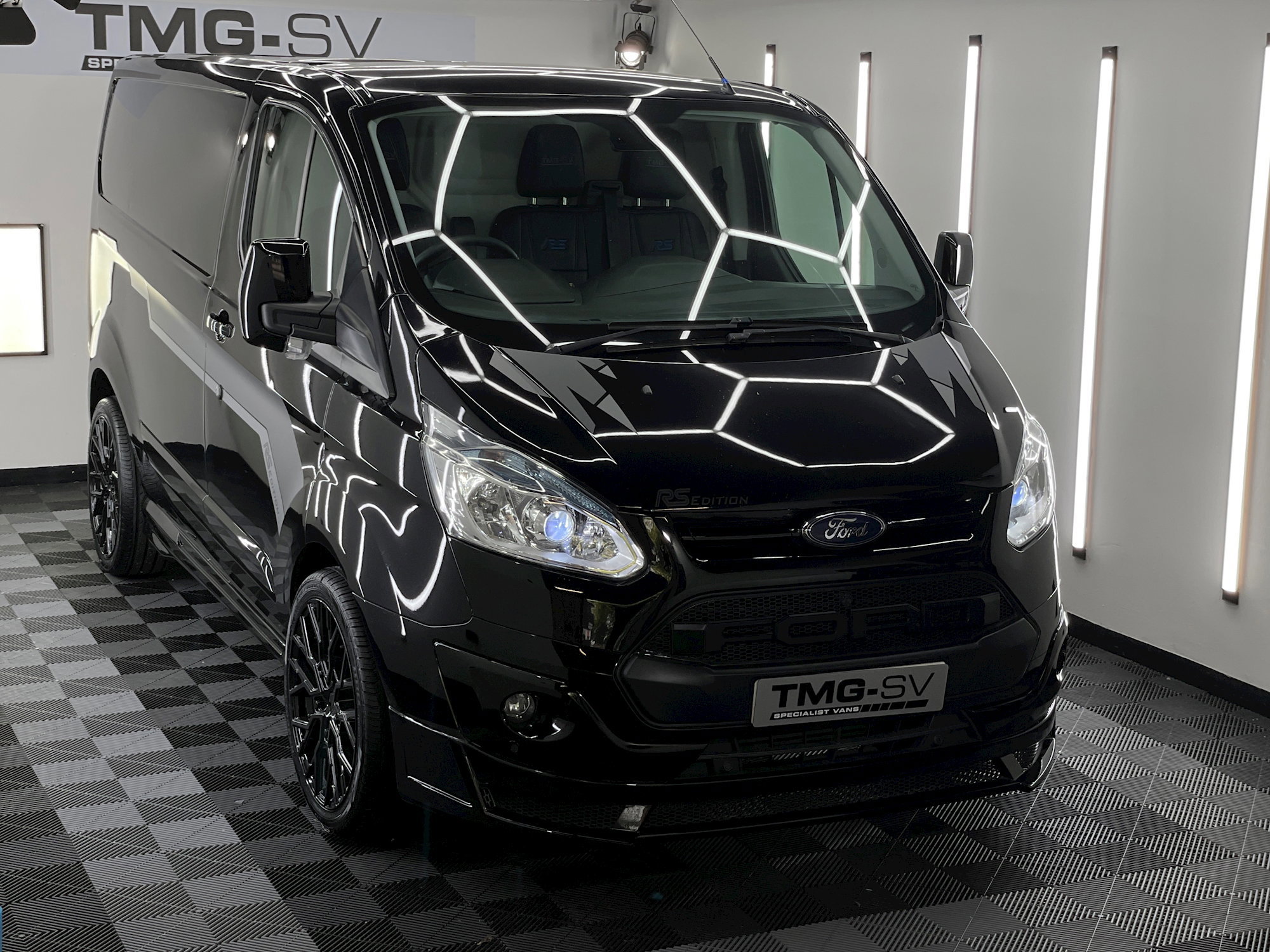 Ford Transit Custom 270 LIMITED LR P/V 0dr Manual 2026