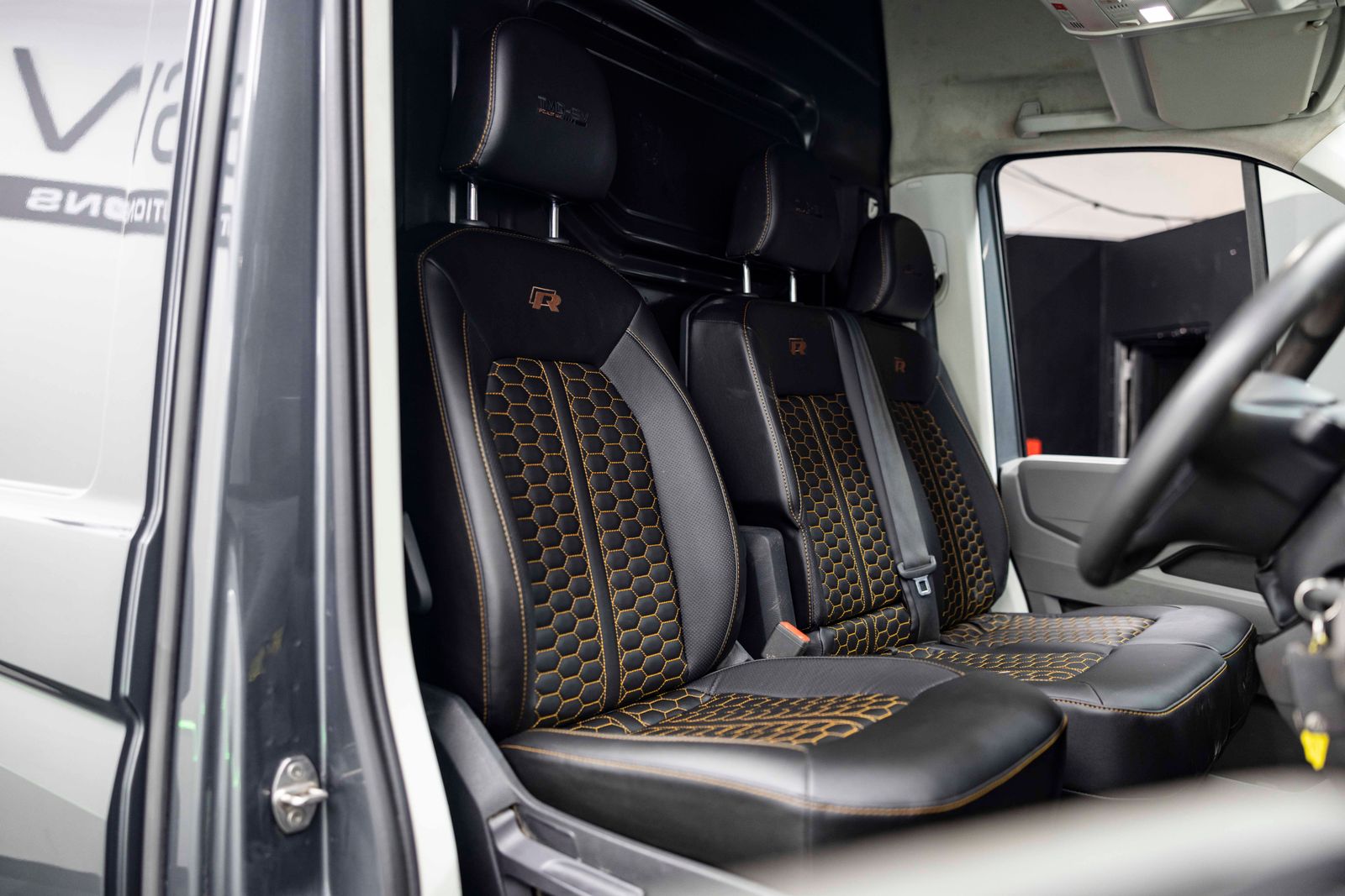 Volkswagen Crafter 2.0 TDI CRAFTER TMG R Trendline Panel Van 5dr Diesel Manual FWD MWB Euro 6 (s/s) (140 ps) 5dr Manual 2026