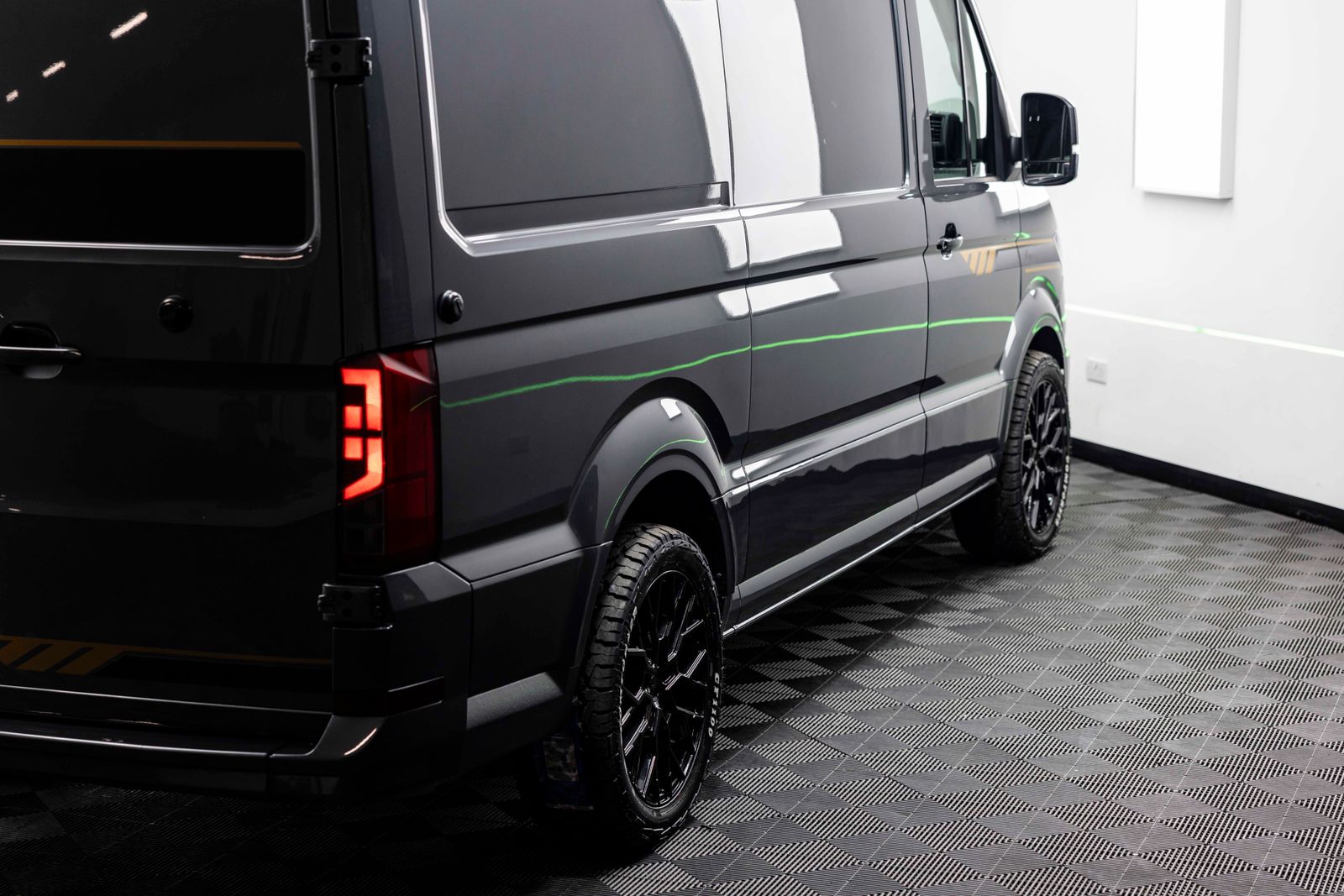 Volkswagen Crafter 2.0 TDI CRAFTER TMG R Trendline Panel Van 5dr Diesel Manual FWD MWB Euro 6 (s/s) (140 ps) 5dr Manual 2026