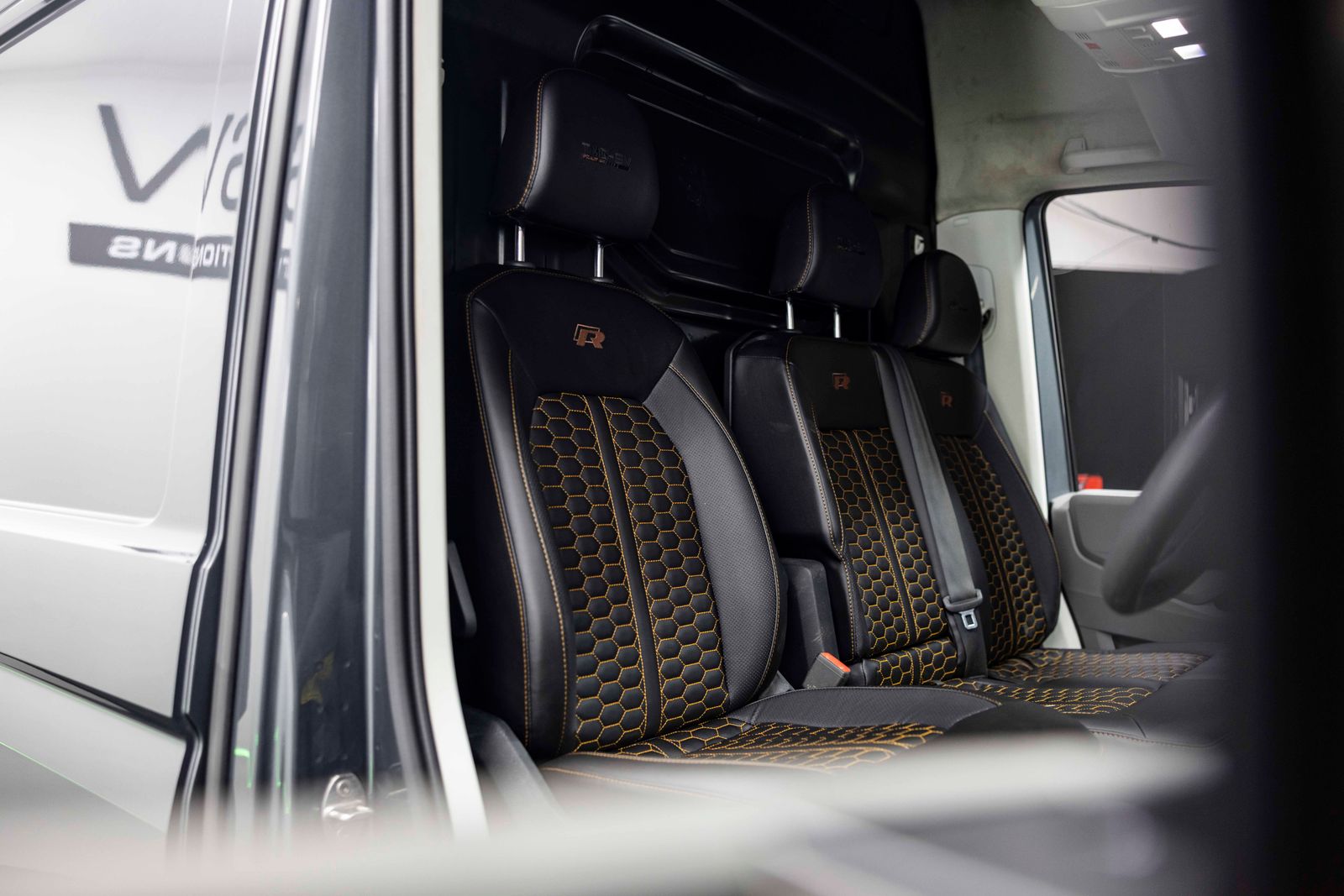 Volkswagen Crafter 2.0 TDI CRAFTER TMG R Trendline Panel Van 5dr Diesel Manual FWD MWB Euro 6 (s/s) (140 ps) 5dr Manual 2026