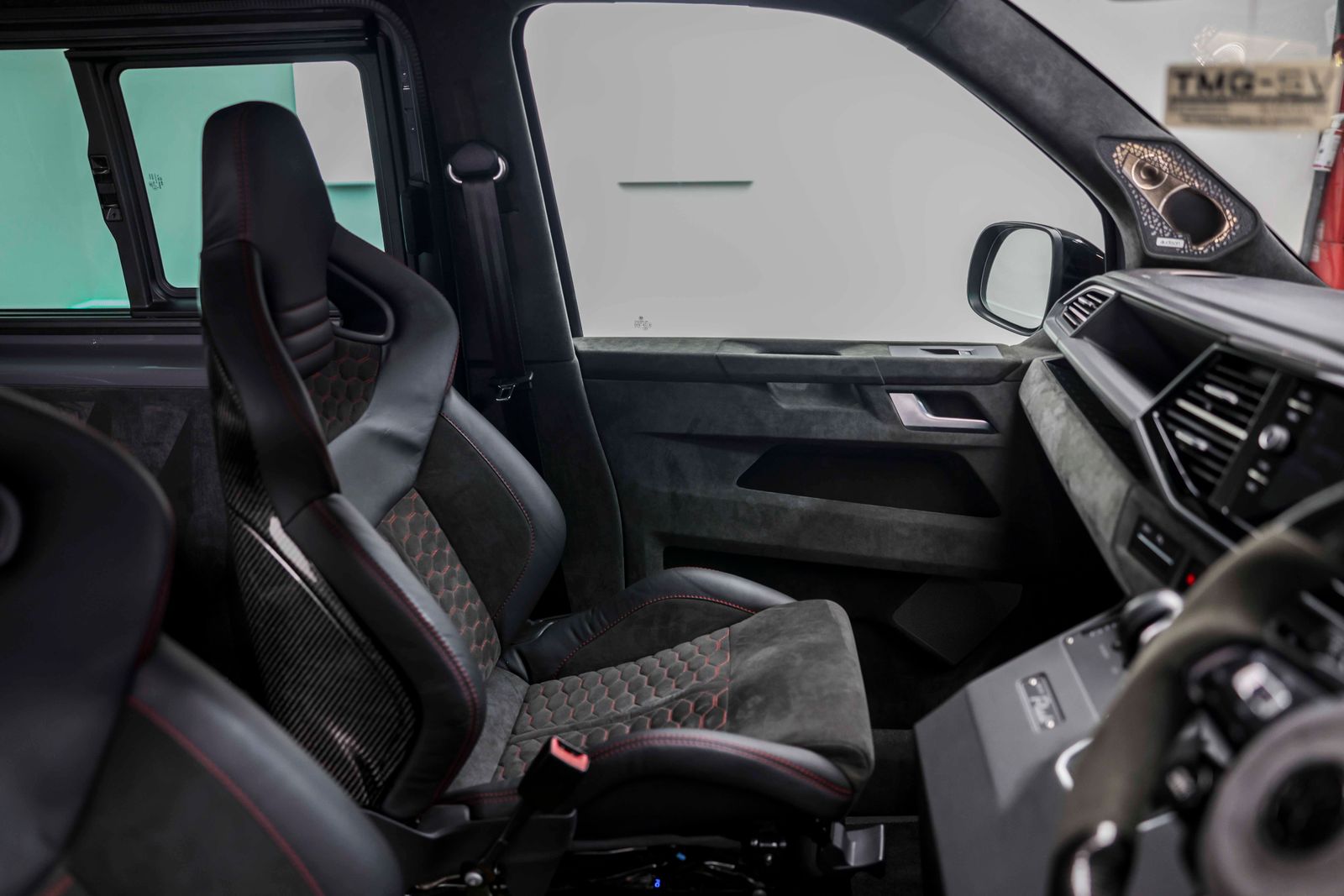 Volkswagen Transporter T6.1 2.0 BiTDI T32 Sportline Kombi Double Cab 5dr Diesel DSG FWD SWB Euro 6 (s/s) (204 ps) TMG R SHOWVAN 5dr Automatic 2026