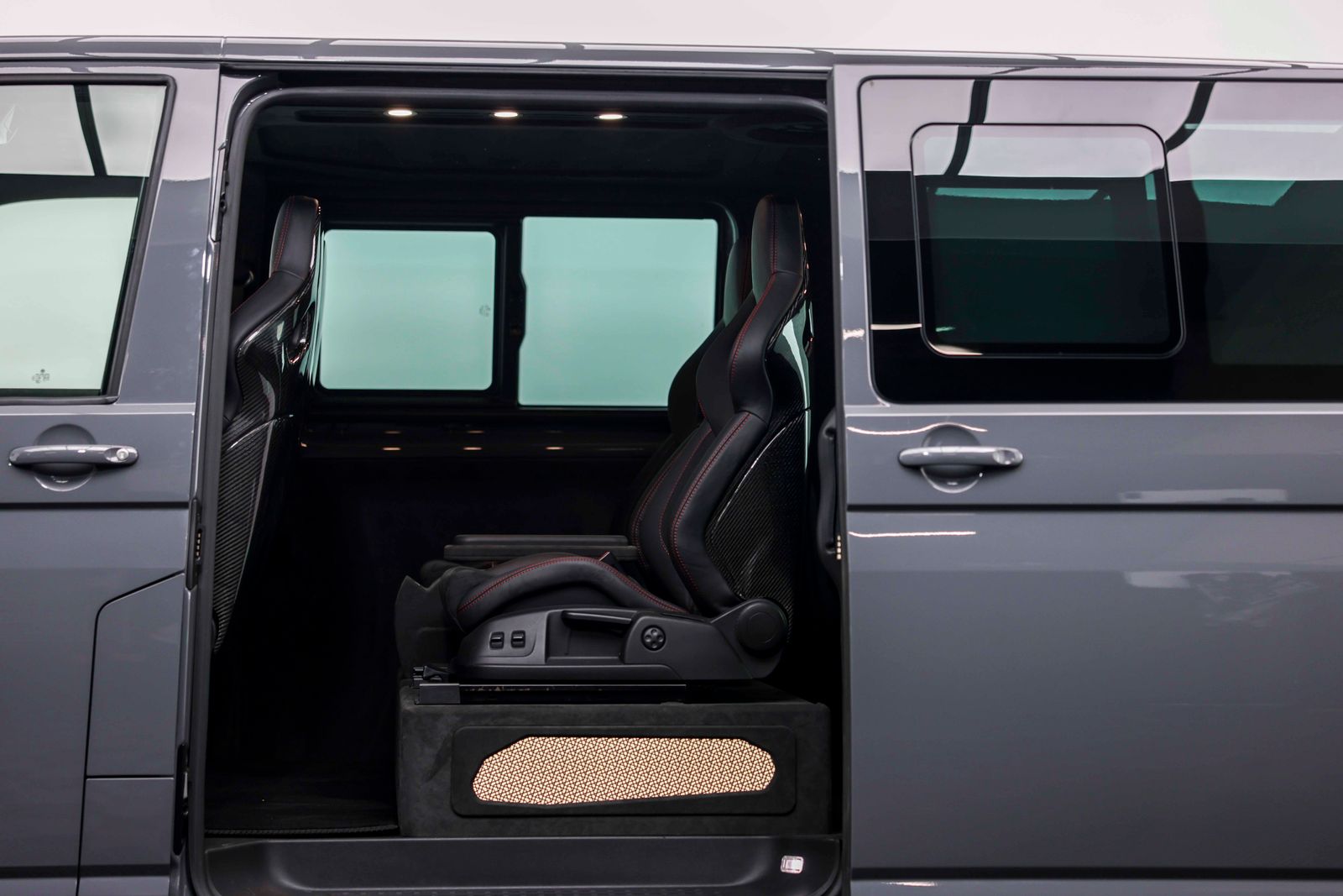 Volkswagen Transporter T6.1 2.0 BiTDI T32 Sportline Kombi Double Cab 5dr Diesel DSG FWD SWB Euro 6 (s/s) (204 ps) TMG R SHOWVAN 5dr Automatic 2026