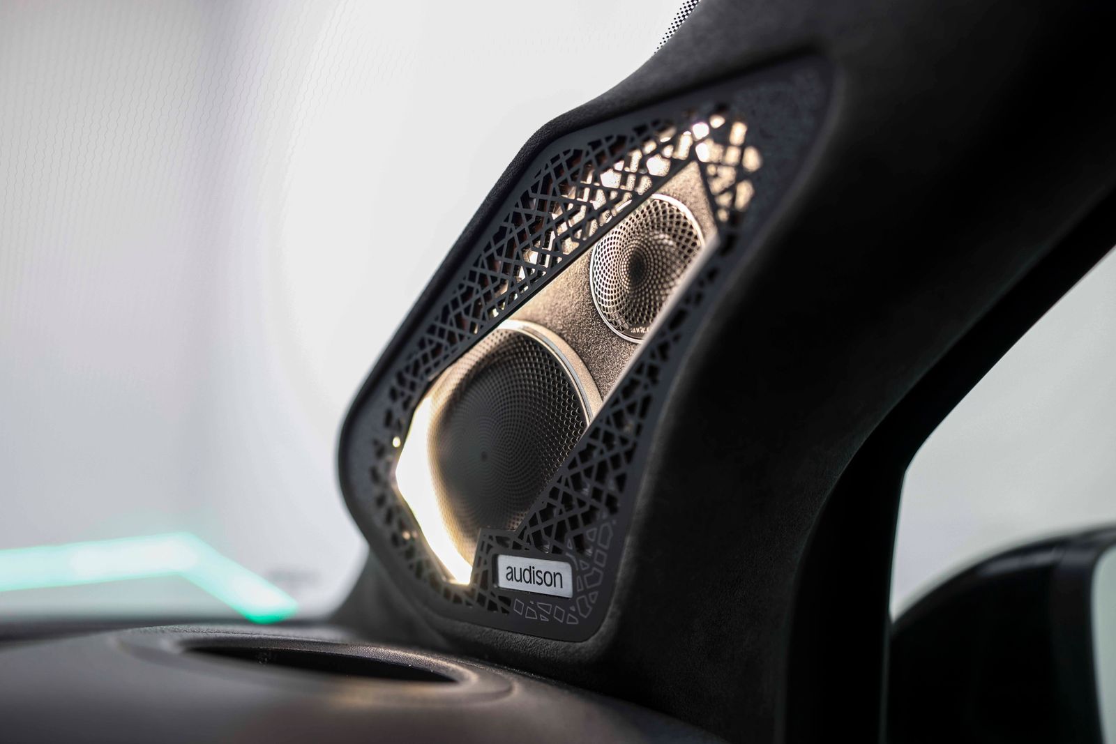 Volkswagen Transporter T6.1 2.0 BiTDI T32 Sportline Kombi Double Cab 5dr Diesel DSG FWD SWB Euro 6 (s/s) (204 ps) TMG R SHOWVAN 5dr Automatic 2026