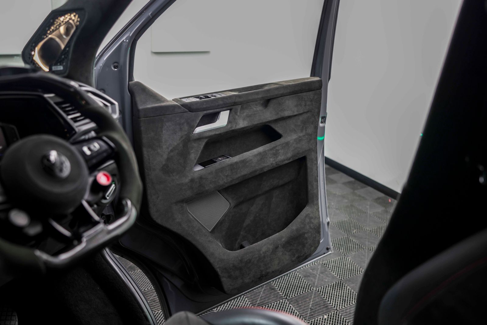 Volkswagen Transporter T6.1 2.0 BiTDI T32 Sportline Kombi Double Cab 5dr Diesel DSG FWD SWB Euro 6 (s/s) (204 ps) TMG R SHOWVAN 5dr Automatic 2026