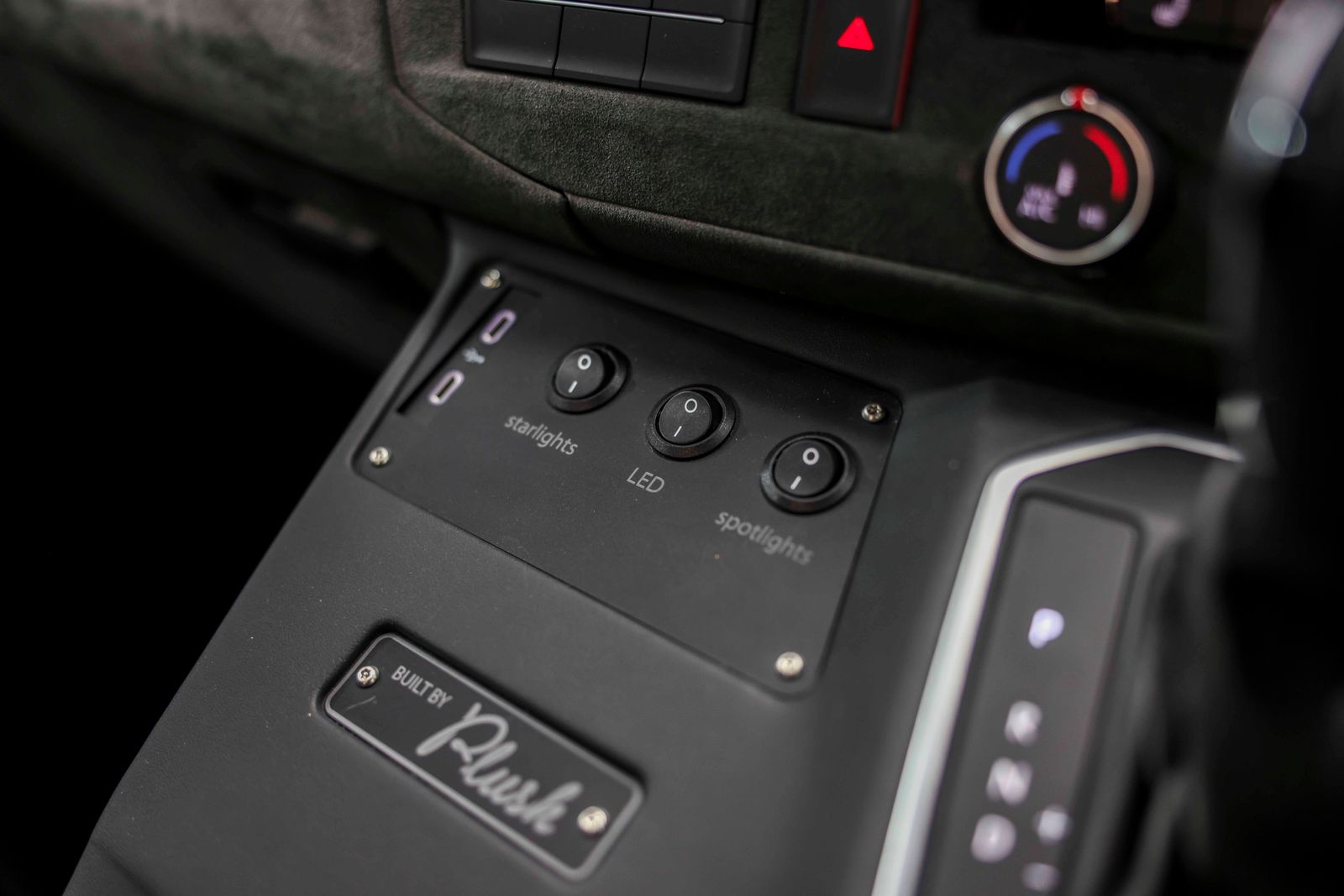 Volkswagen Transporter T6.1 2.0 BiTDI T32 Sportline Kombi Double Cab 5dr Diesel DSG FWD SWB Euro 6 (s/s) (204 ps) TMG R SHOWVAN 5dr Automatic 2026