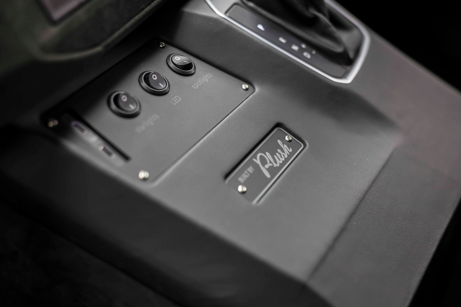 Volkswagen Transporter T6.1 2.0 BiTDI T32 Sportline Kombi Double Cab 5dr Diesel DSG FWD SWB Euro 6 (s/s) (204 ps) TMG R SHOWVAN 5dr Automatic 2026