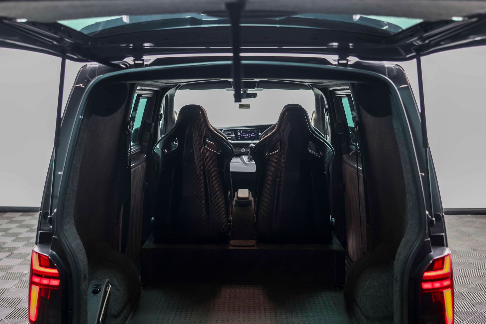 Volkswagen Transporter T6.1 2.0 BiTDI T32 Sportline Kombi Double Cab 5dr Diesel DSG FWD SWB Euro 6 (s/s) (204 ps) TMG R SHOWVAN 5dr Automatic 2026