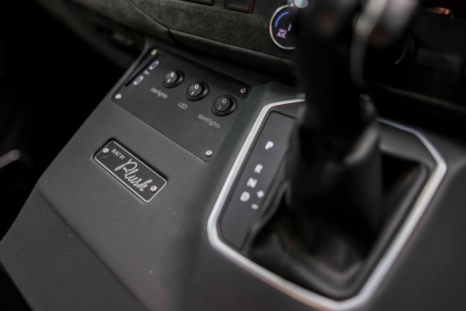 Volkswagen Transporter T6.1 2.0 BiTDI T32 Sportline Kombi Double Cab 5dr Diesel DSG FWD SWB Euro 6 (s/s) (204 ps) TMG R SHOWVAN 5dr Automatic 2026