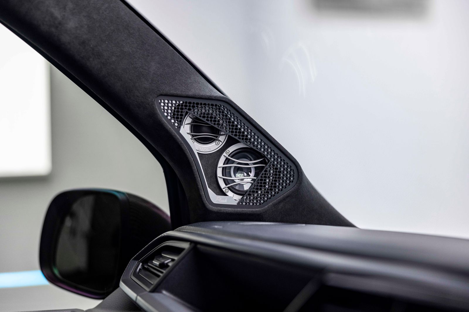 Volkswagen Transporter 2.0 TDI T32 Highline Kombi Double Cab 5dr Diesel DSG FWD SWB Euro 6 (s/s) (150 ps) 5dr Automatic 2026