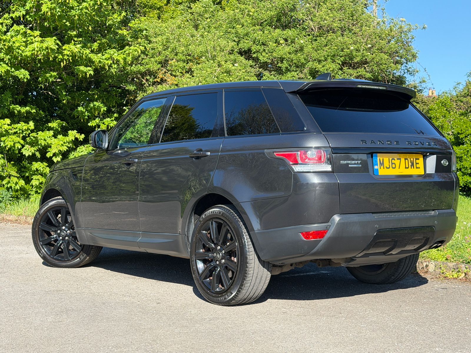 2017 Land Rover Range Rover Sport 2.0 SD4 HSE SUV 5dr Diesel Auto 4WD Euro 6 (s/s) (240 ps), exterior view 3