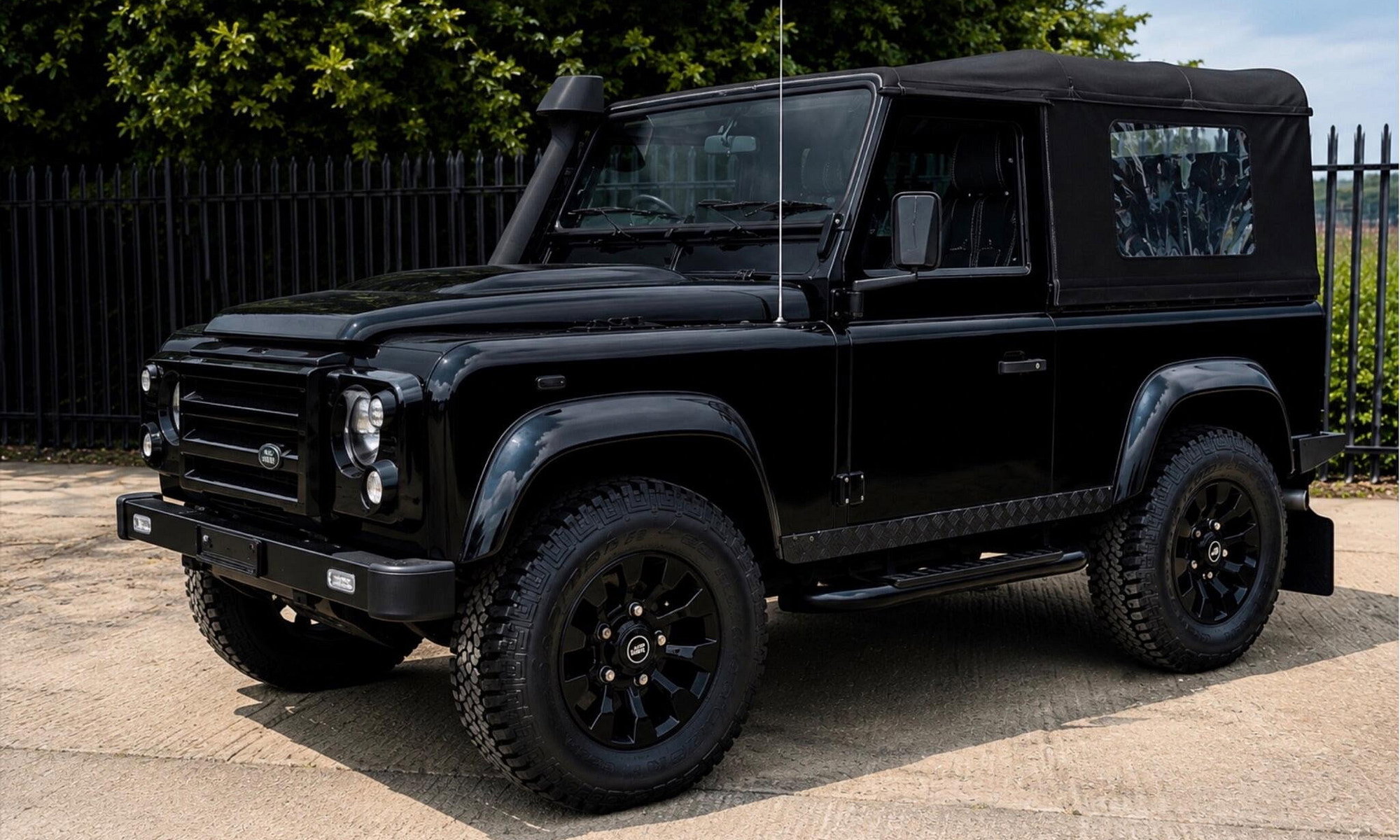 Land Rover Defender 90 2.2 TDCi XS Hard Top SUV 3dr Diesel Manual 4WD SWB Euro 5 (122 ps)