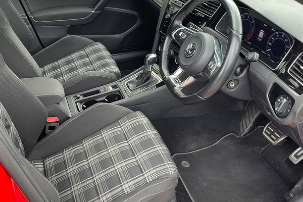 VOLKSWAGEN Golf - Detail 2