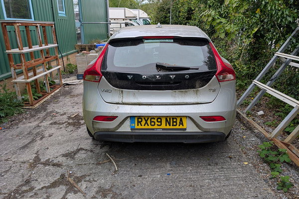 VOLVO V40 - Main Image