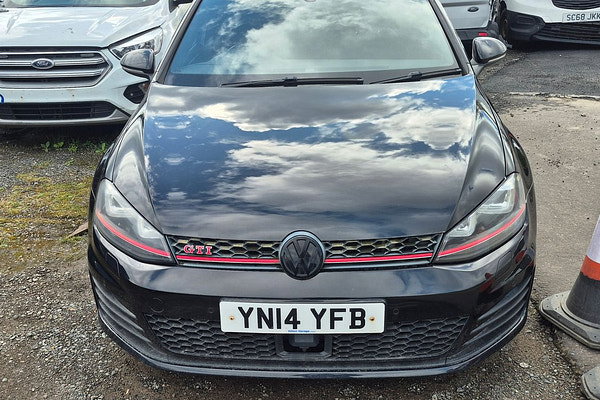 VOLKSWAGEN Golf - Main Image