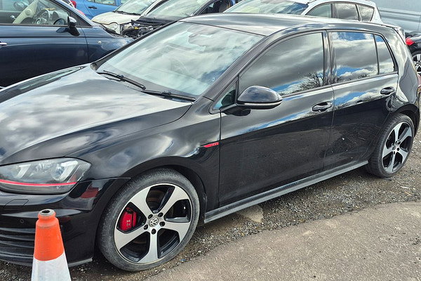 VOLKSWAGEN Golf - Detail 2