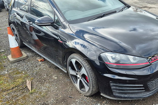 VOLKSWAGEN Golf - Detail 1