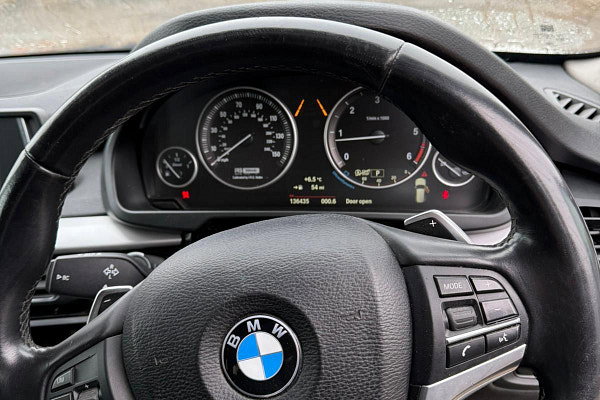 BMW X5 - Main Image