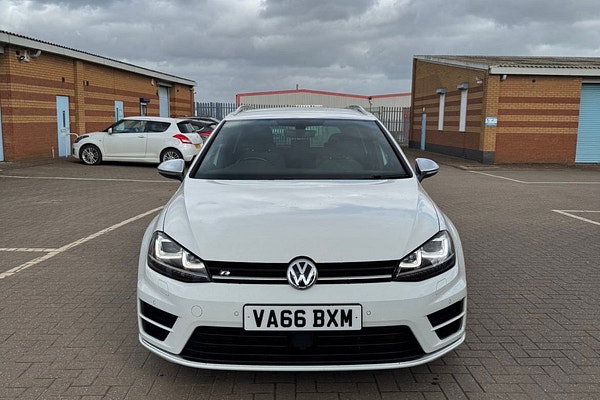 VOLKSWAGEN Golf - Detail 1