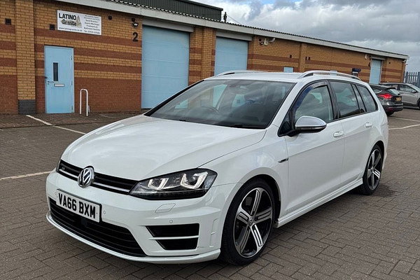 VOLKSWAGEN Golf - Main Image