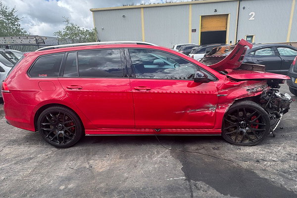 VOLKSWAGEN Golf - Main Image