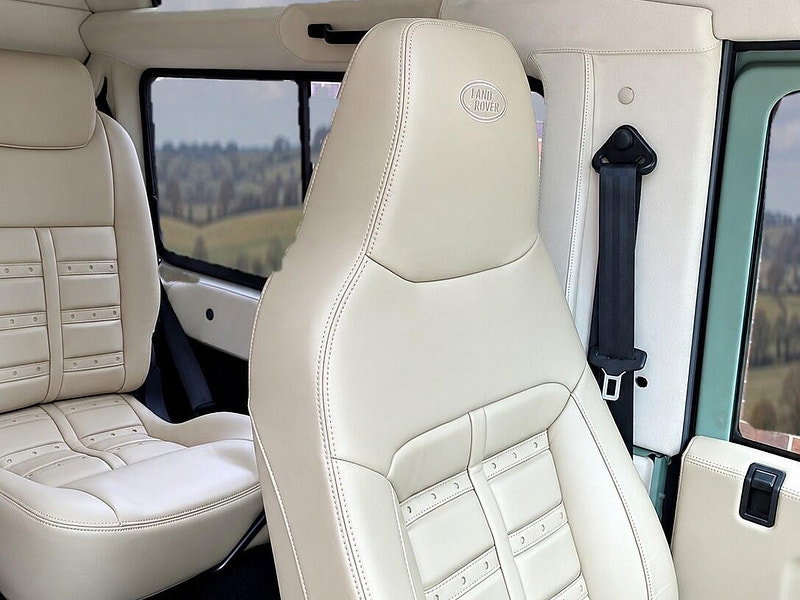Land Rover Defender 90 2.2 TDCi XS Hard Top SUV 3dr Diesel Manual 4WD SWB Euro 5 (122 ps)