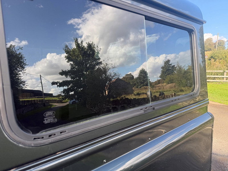 Land Rover DEFENDER 110 2.5 TD5 County Station Wagon 5dr