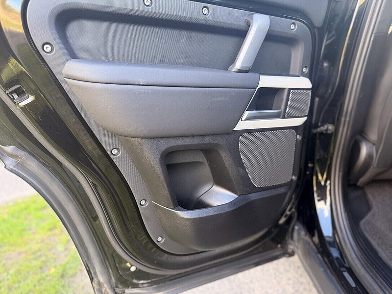 Land Rover DEFENDER 110 3.0 D300 MHEV X-Dynamic HSE Auto 4WD Euro 6 (s/s) 5dr