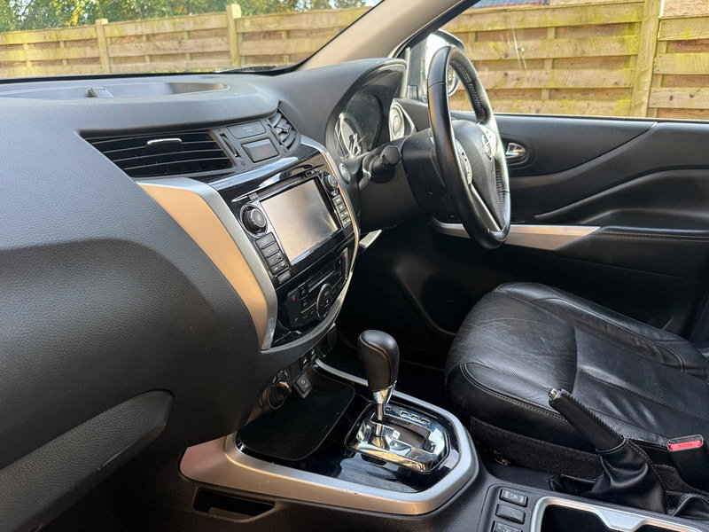 Nissan Navara 2.3 dCi Tekna Auto 4WD Euro 6 4dr
