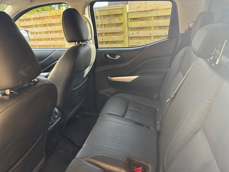 Nissan Navara 2.3 dCi Tekna Auto 4WD Euro 6 4dr