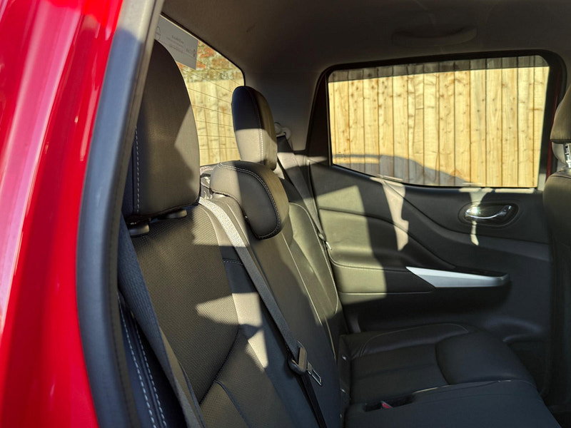 Nissan Navara 2.3 dCi Tekna Auto 4WD Euro 6 4dr