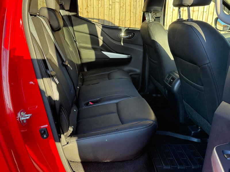 Nissan Navara 2.3 dCi Tekna Auto 4WD Euro 6 4dr