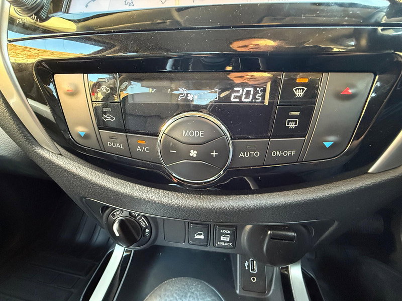 Nissan Navara 2.3 dCi Tekna Auto 4WD Euro 6 4dr