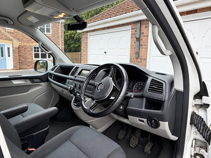 Volkswagen Transporter 2.0 TDI T32 BlueMotion Tech Highline Kombi FWD SWB Euro 5 (s/s) 5dr