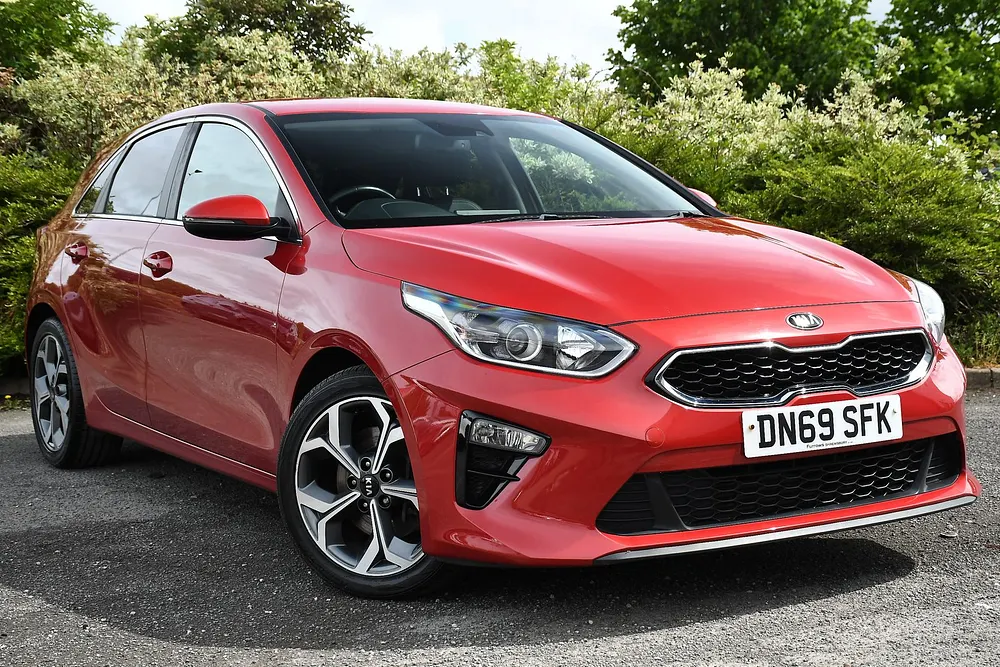 2019 Kia Ceed 1.4 T-GDi 3 Hatchback 5dr Petrol DCT Euro 6 (s/s) (138 bhp) — photo 1 of 31