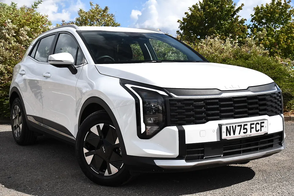2025 Kia Sportage 1.6 h T-GDi Pure SUV 5dr Petrol Hybrid Auto Euro 6 (s/s) (235 bhp) — photo 1 of 31