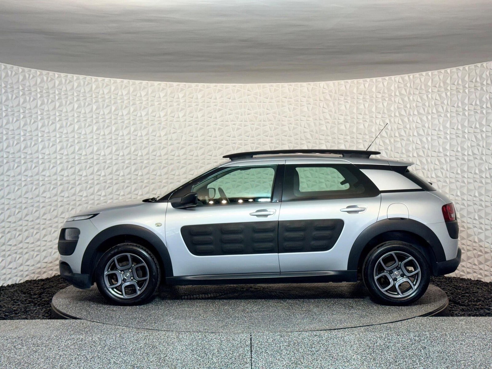 Citroen C4 Cactus 1.2 PureTech Feel Euro 6 (s/s) 5dr 5dr Manual 2015