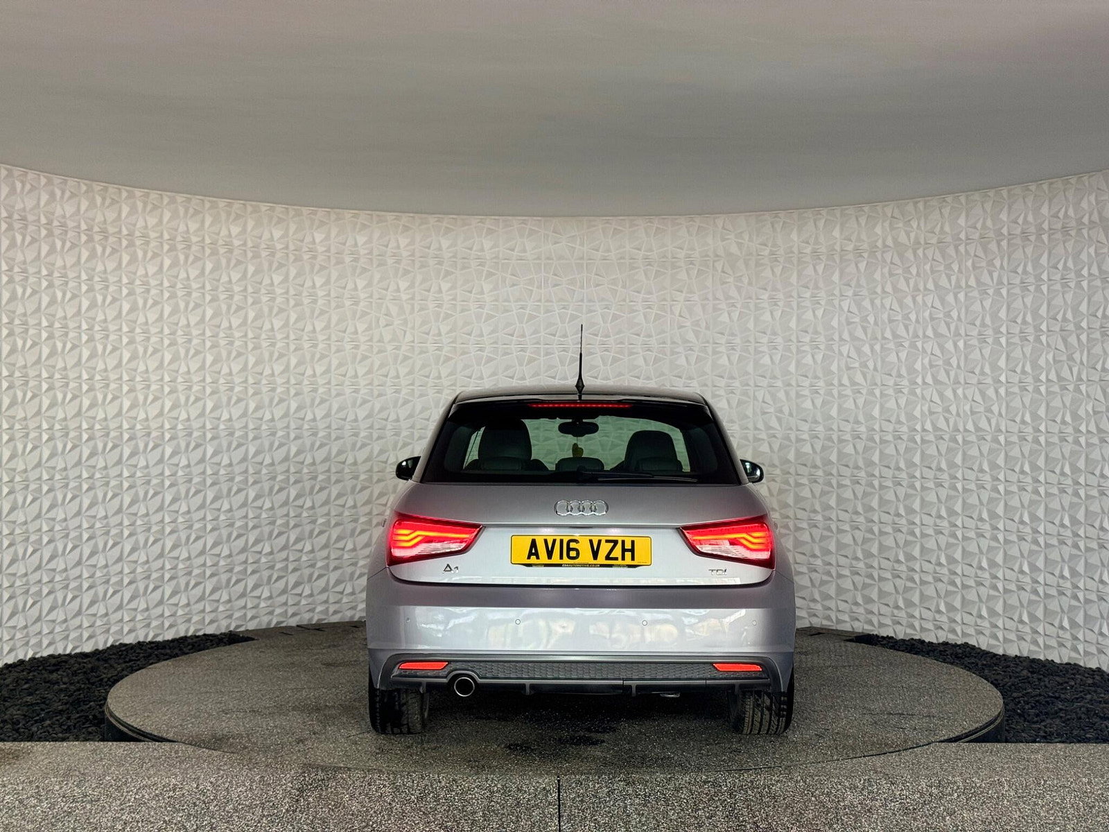 Audi A1 1.6 TDI S line Sportback Euro 6 (s/s) 5dr 5dr Manual 2016
