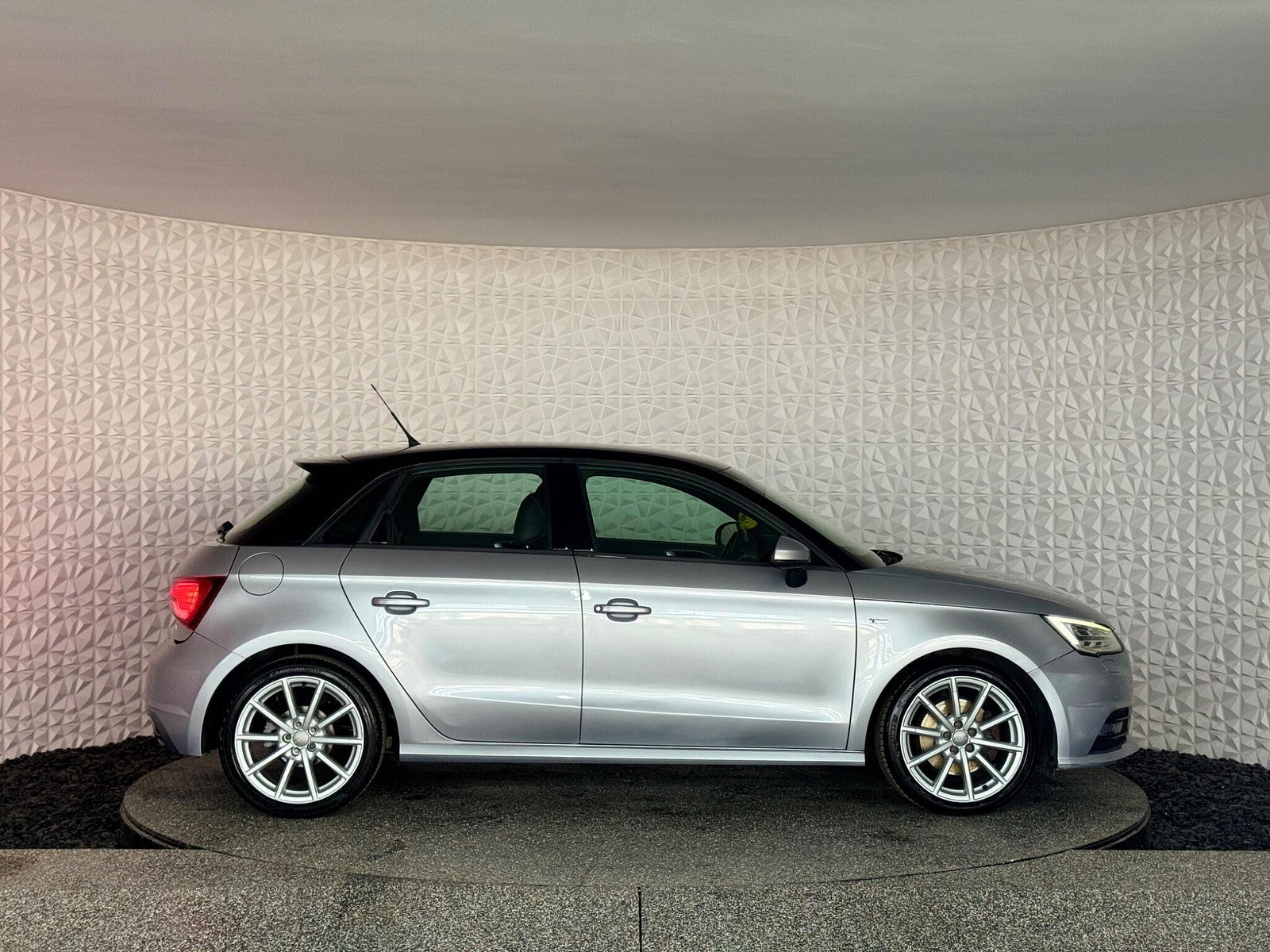 Audi A1 1.6 TDI S line Sportback Euro 6 (s/s) 5dr 5dr Manual 2016