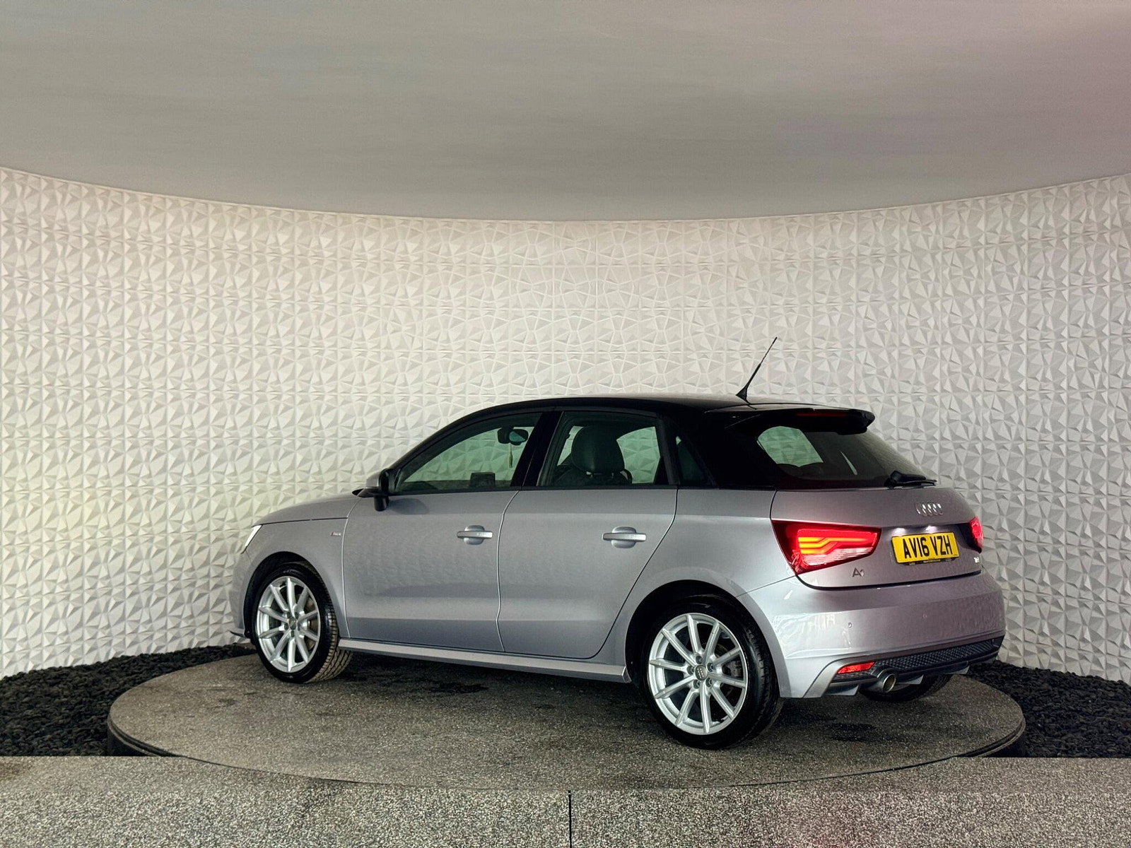 Audi A1 1.6 TDI S line Sportback Euro 6 (s/s) 5dr 5dr Manual 2016