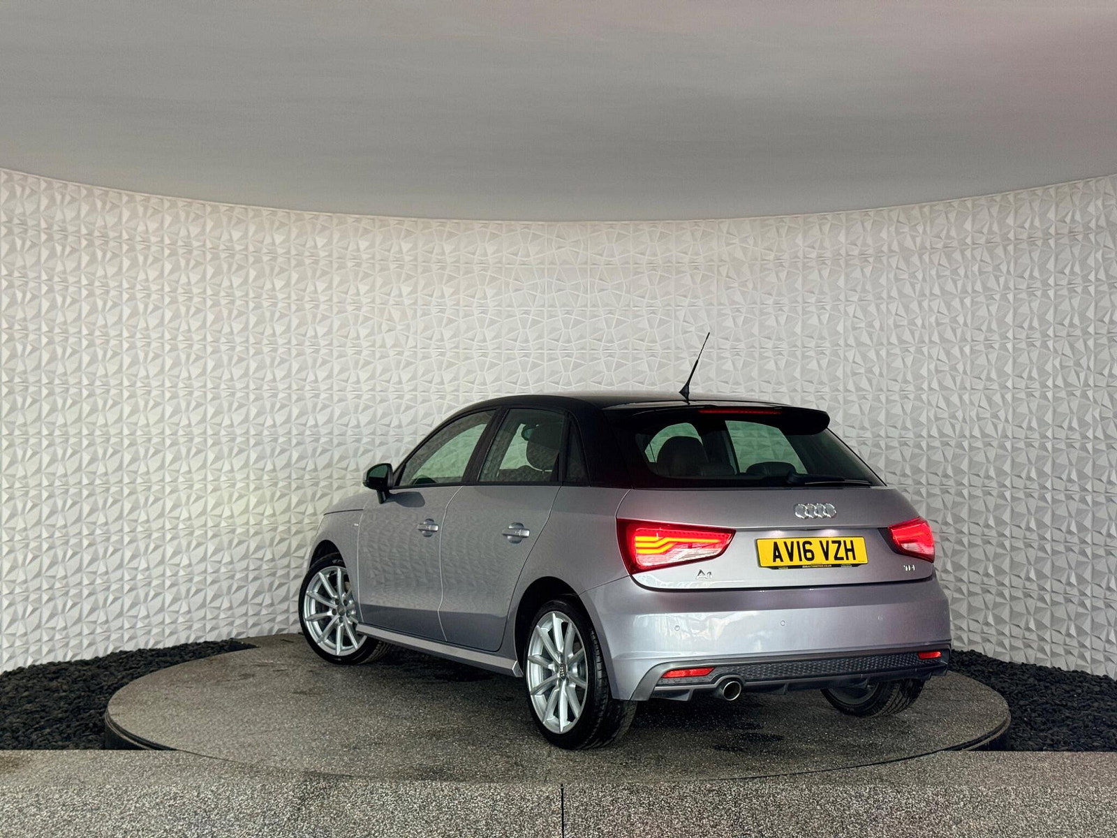 Audi A1 1.6 TDI S line Sportback Euro 6 (s/s) 5dr 5dr Manual 2016