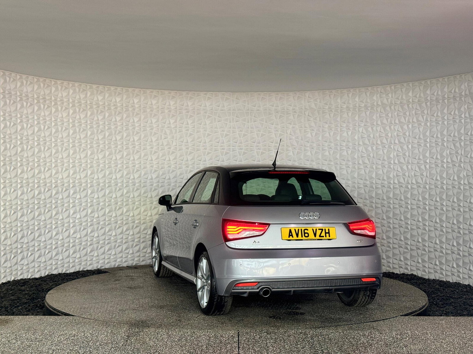 Audi A1 1.6 TDI S line Sportback Euro 6 (s/s) 5dr 5dr Manual 2016