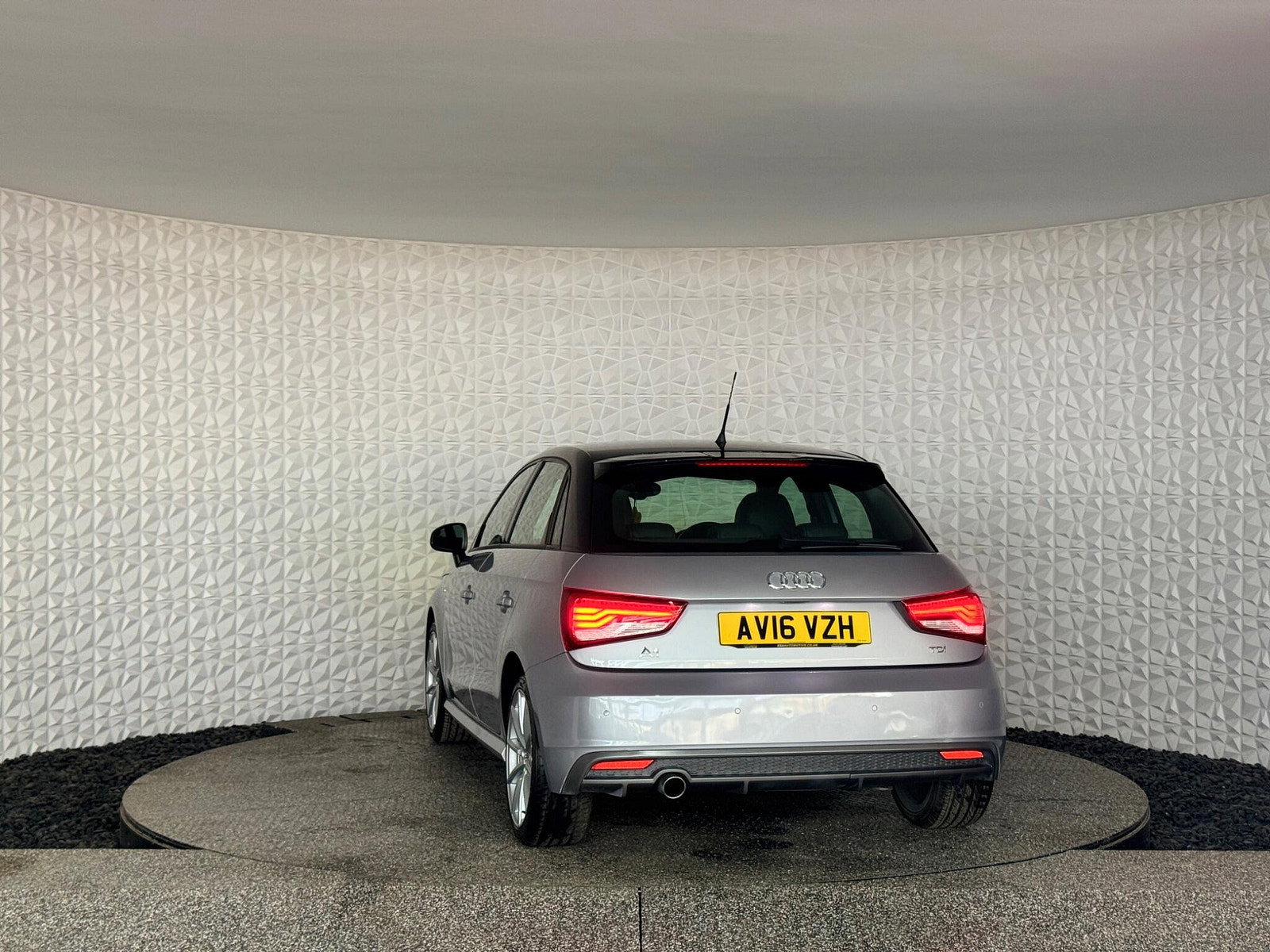 Audi A1 1.6 TDI S line Sportback Euro 6 (s/s) 5dr 5dr Manual 2016