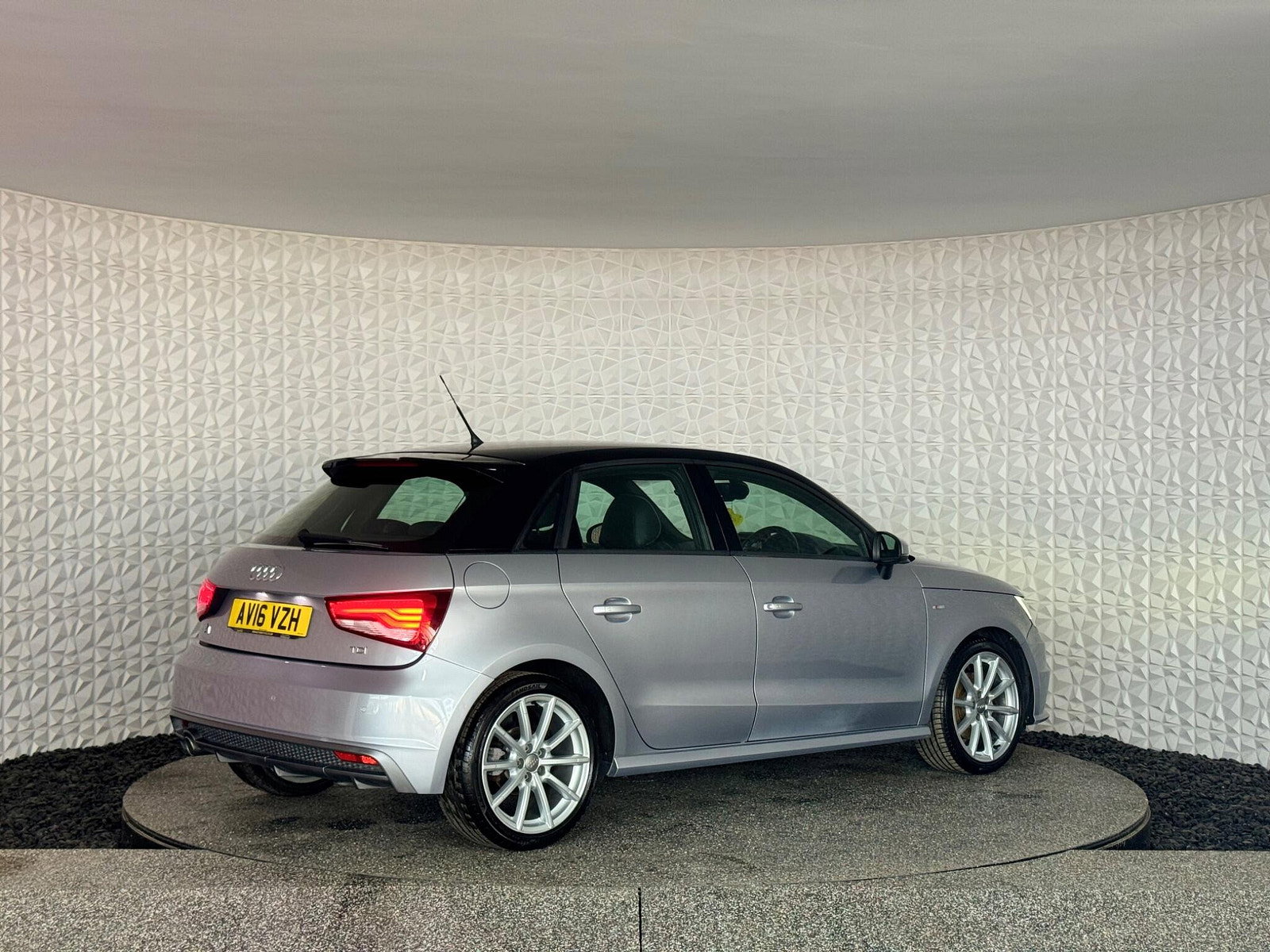 Audi A1 1.6 TDI S line Sportback Euro 6 (s/s) 5dr 5dr Manual 2016