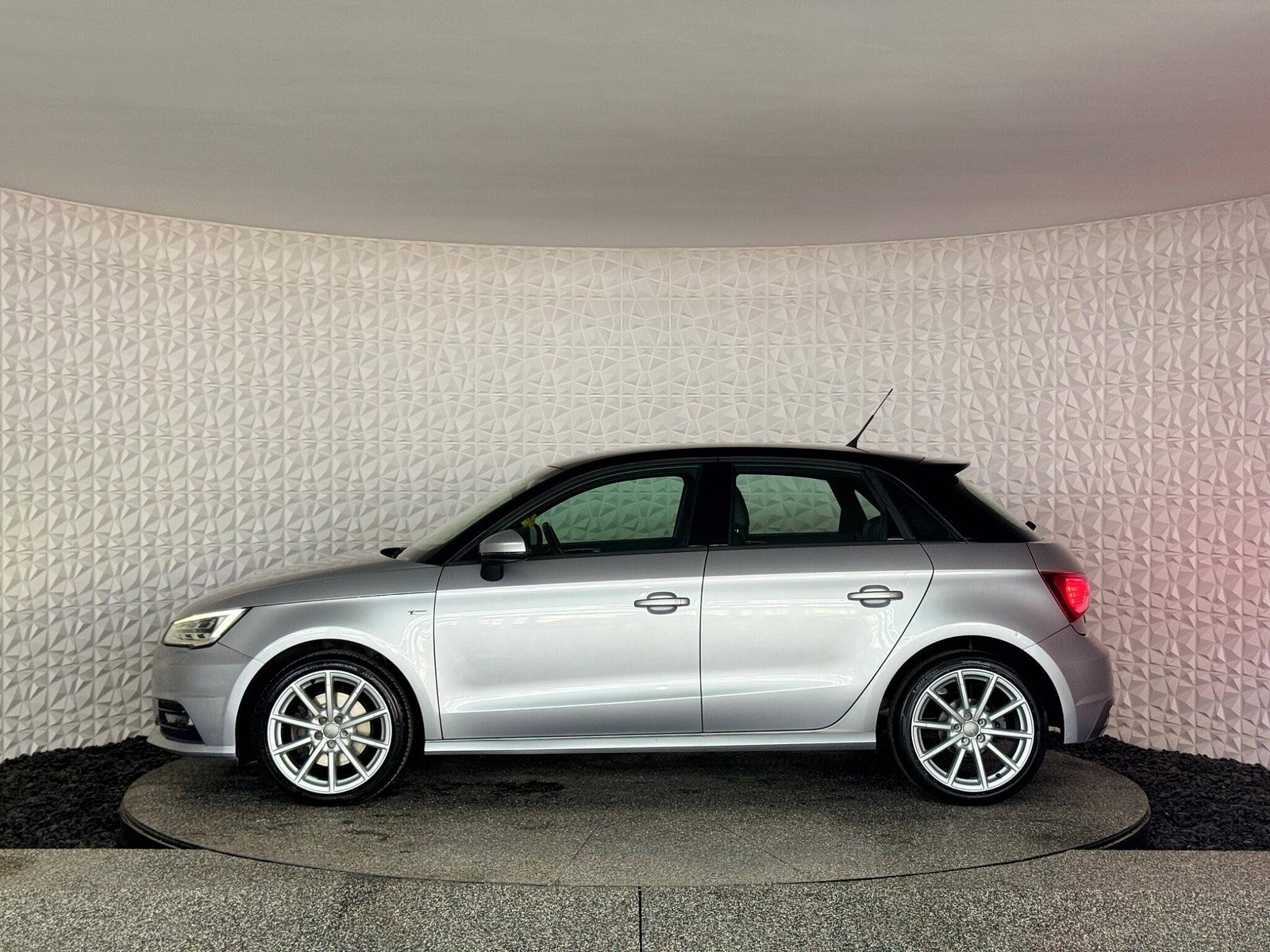 Audi A1 1.6 TDI S line Sportback Euro 6 (s/s) 5dr 5dr Manual 2016