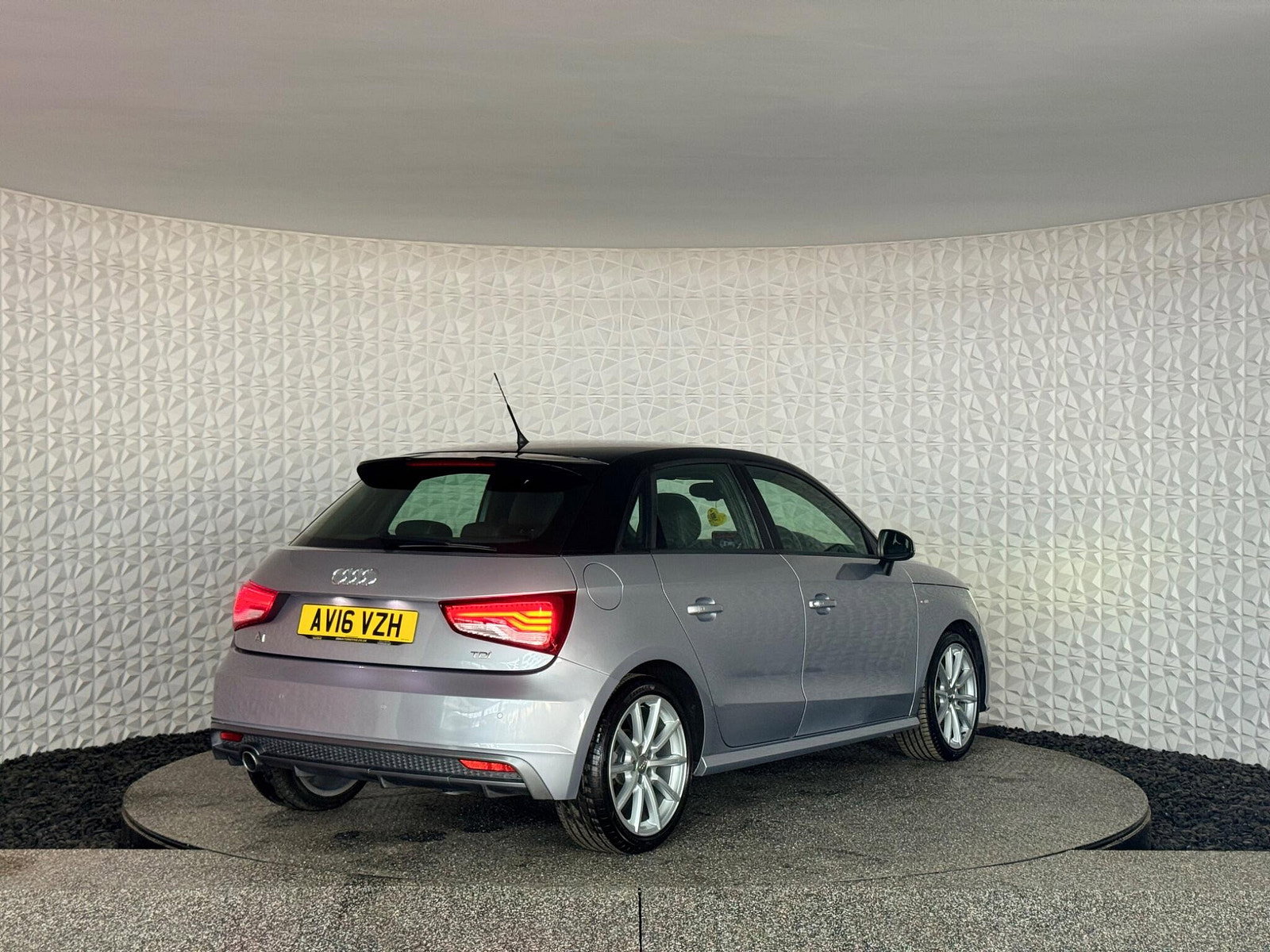 Audi A1 1.6 TDI S line Sportback Euro 6 (s/s) 5dr 5dr Manual 2016
